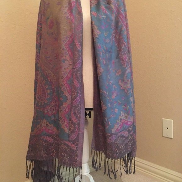 Pretty Vintage Fringed scarf 100% Acrylic - Picture 1 of 12